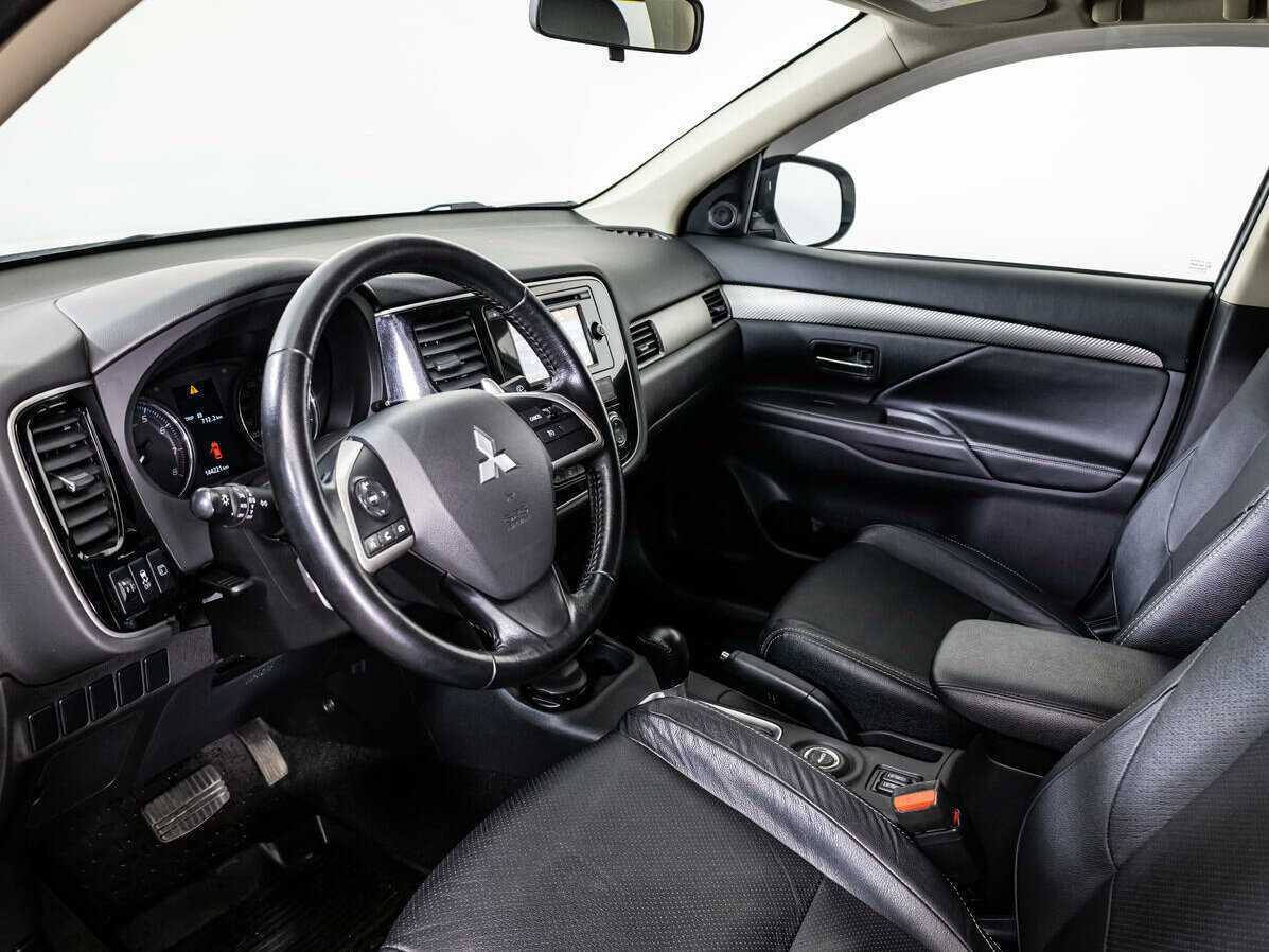 Mitsubishi Outlander с пробегом — 2014 год. Фото: #10