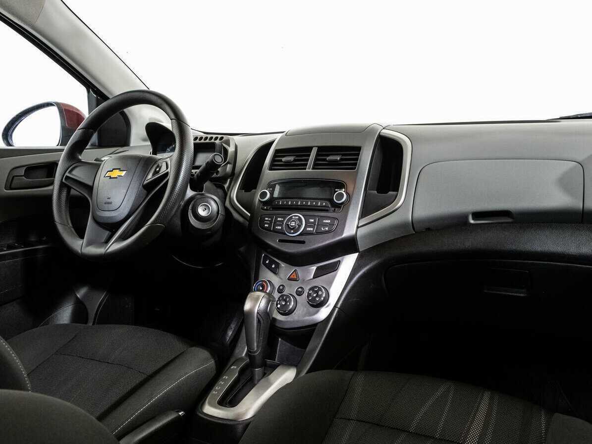 Chevrolet Aveo с пробегом — 2015 год. Фото: #8