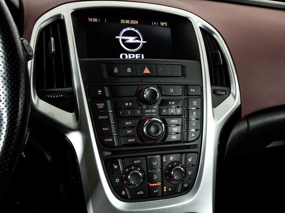 Opel Astra с пробегом — 2013 год. Фото: #12