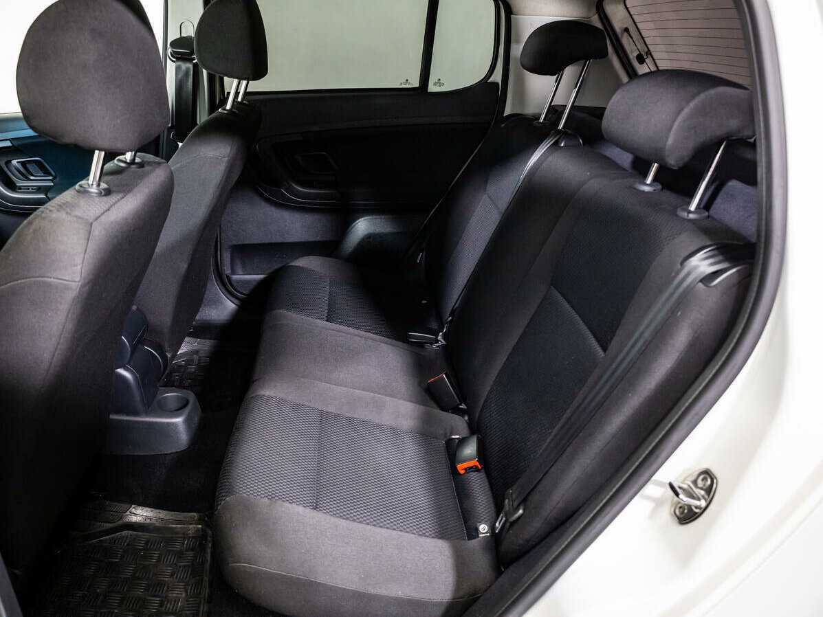 Skoda Fabia с пробегом — 2013 год. Фото: #9