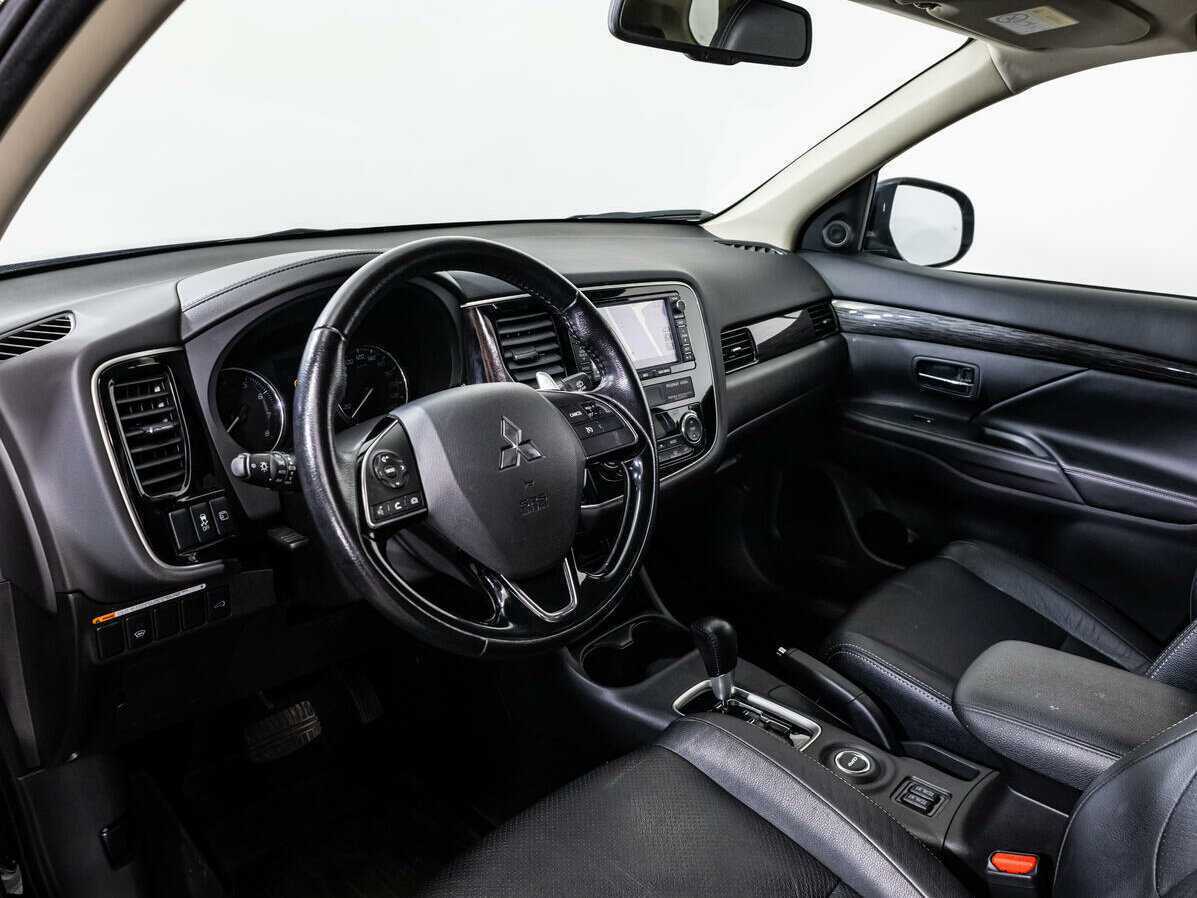 Mitsubishi Outlander с пробегом — 2015 год. Фото: #8