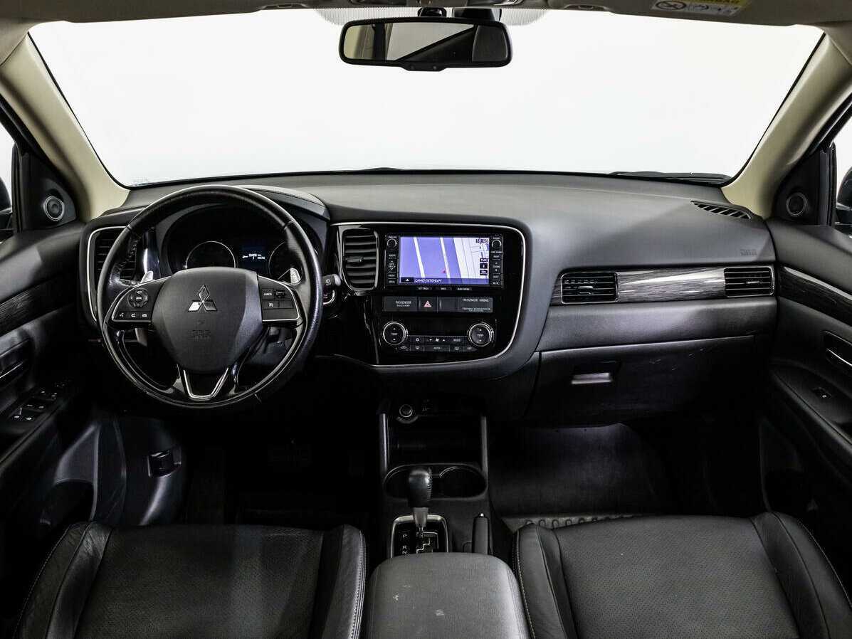 Mitsubishi Outlander с пробегом — 2015 год. Фото: #10