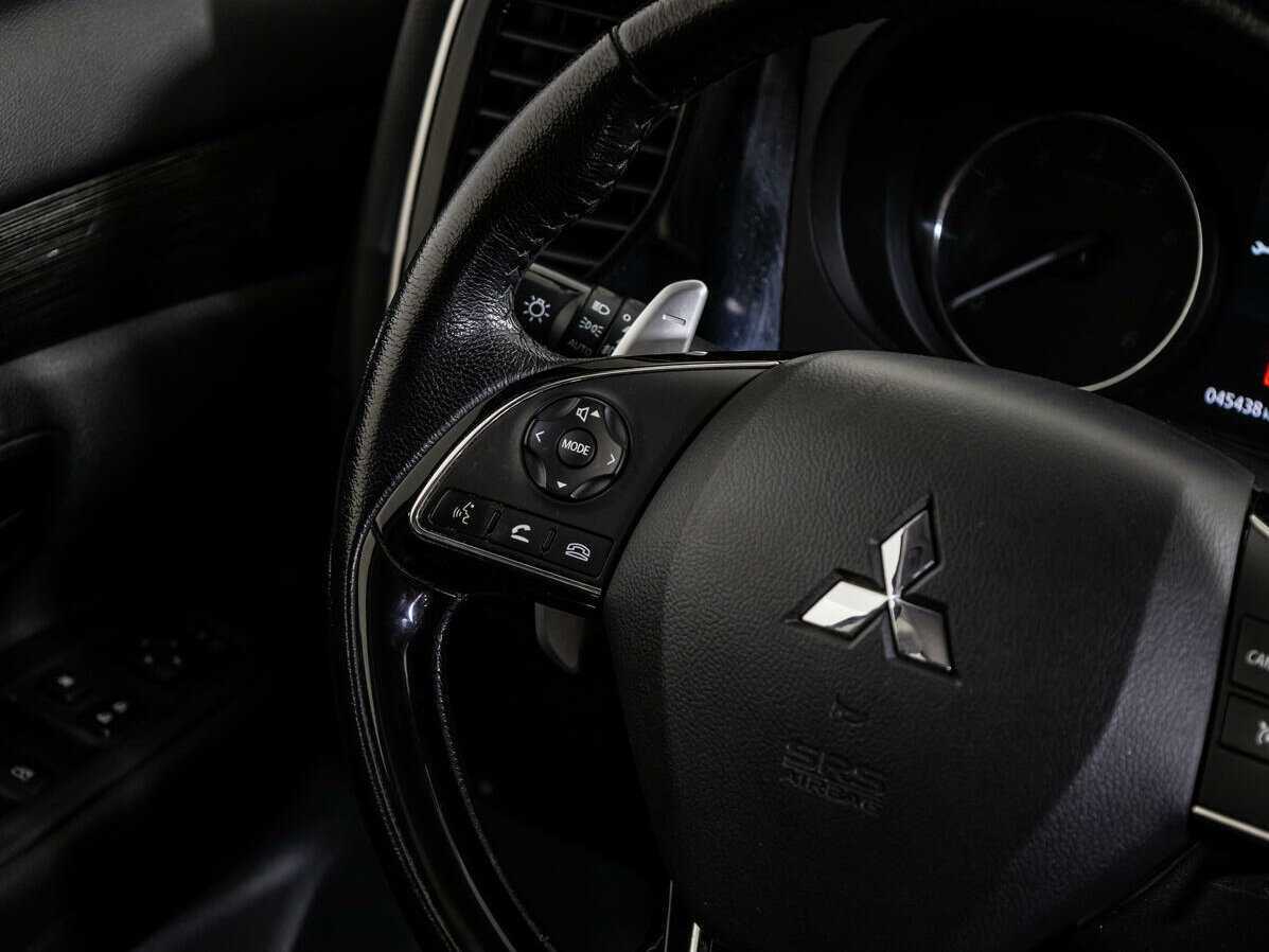 Mitsubishi Outlander с пробегом — 2015 год. Фото: #11