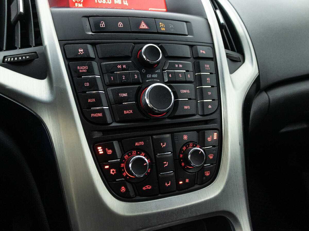 Opel Astra с пробегом — 2012 год. Фото: #14