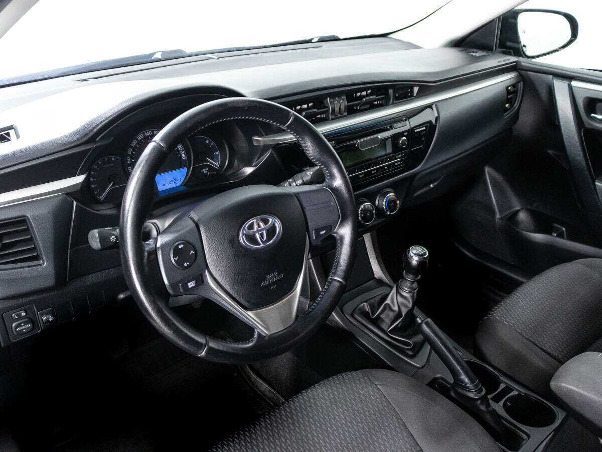 Toyota Corolla с пробегом — 2015 год. Фото: #10