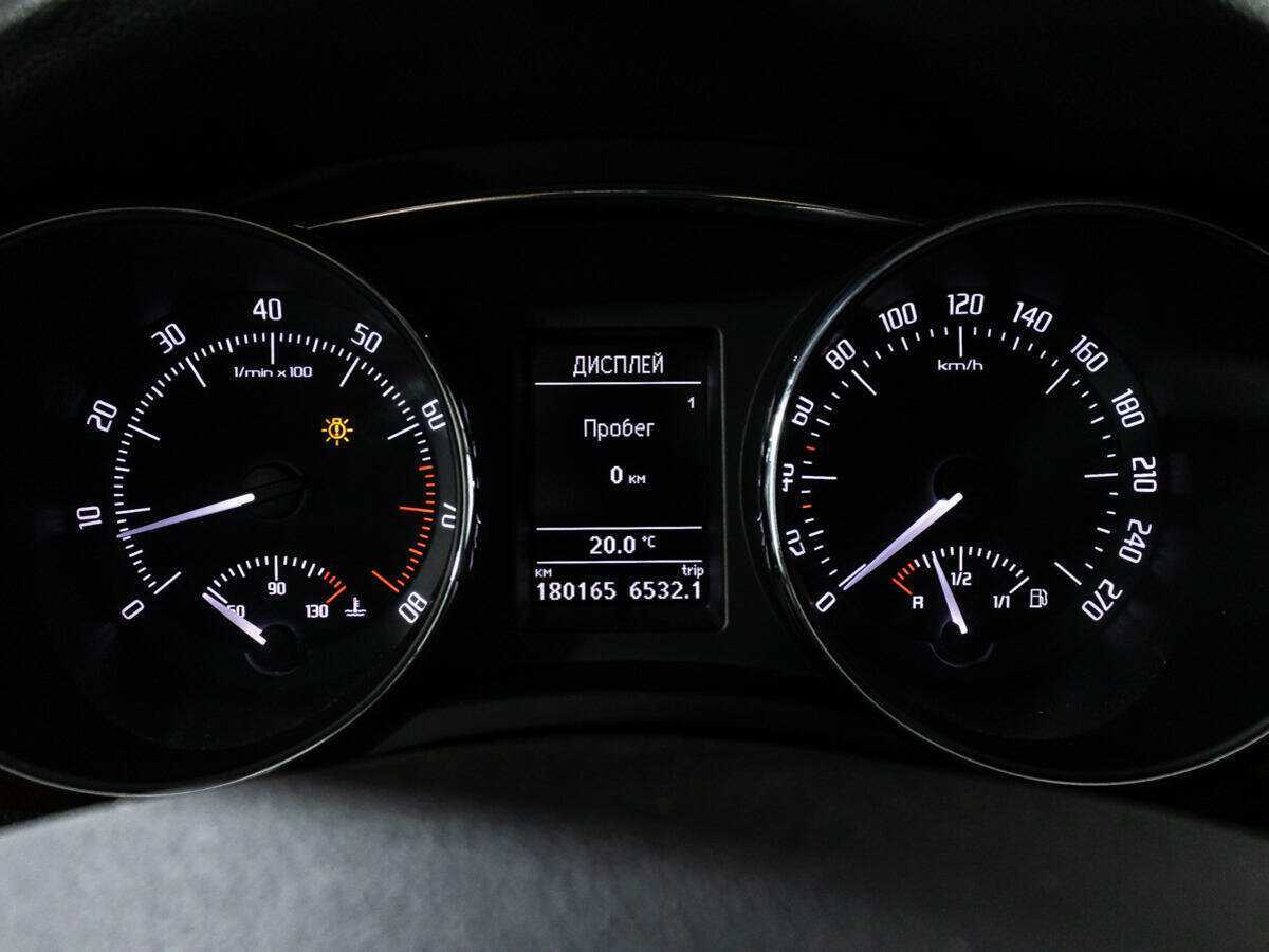 Skoda Superb с пробегом — 2012 год. Фото: #11