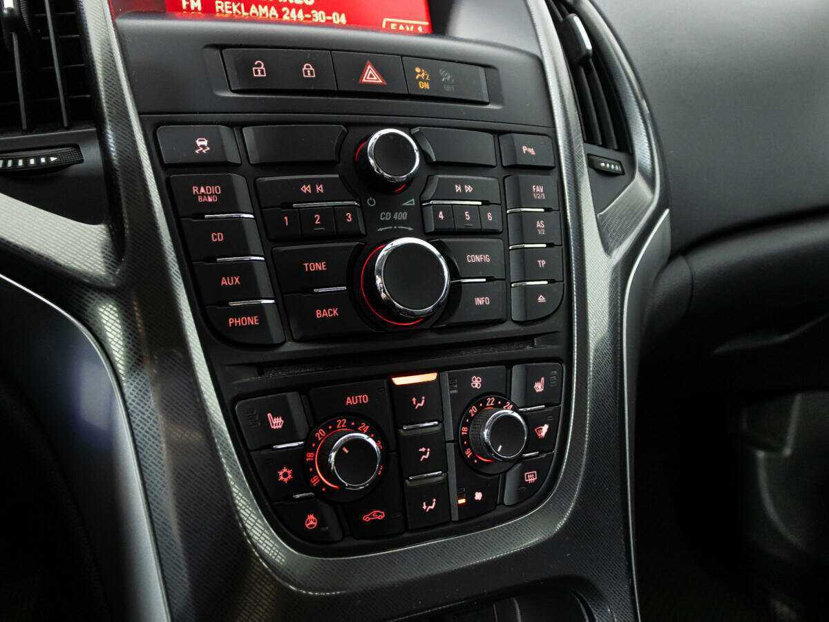 Opel Astra с пробегом — 2012 год. Фото: #14