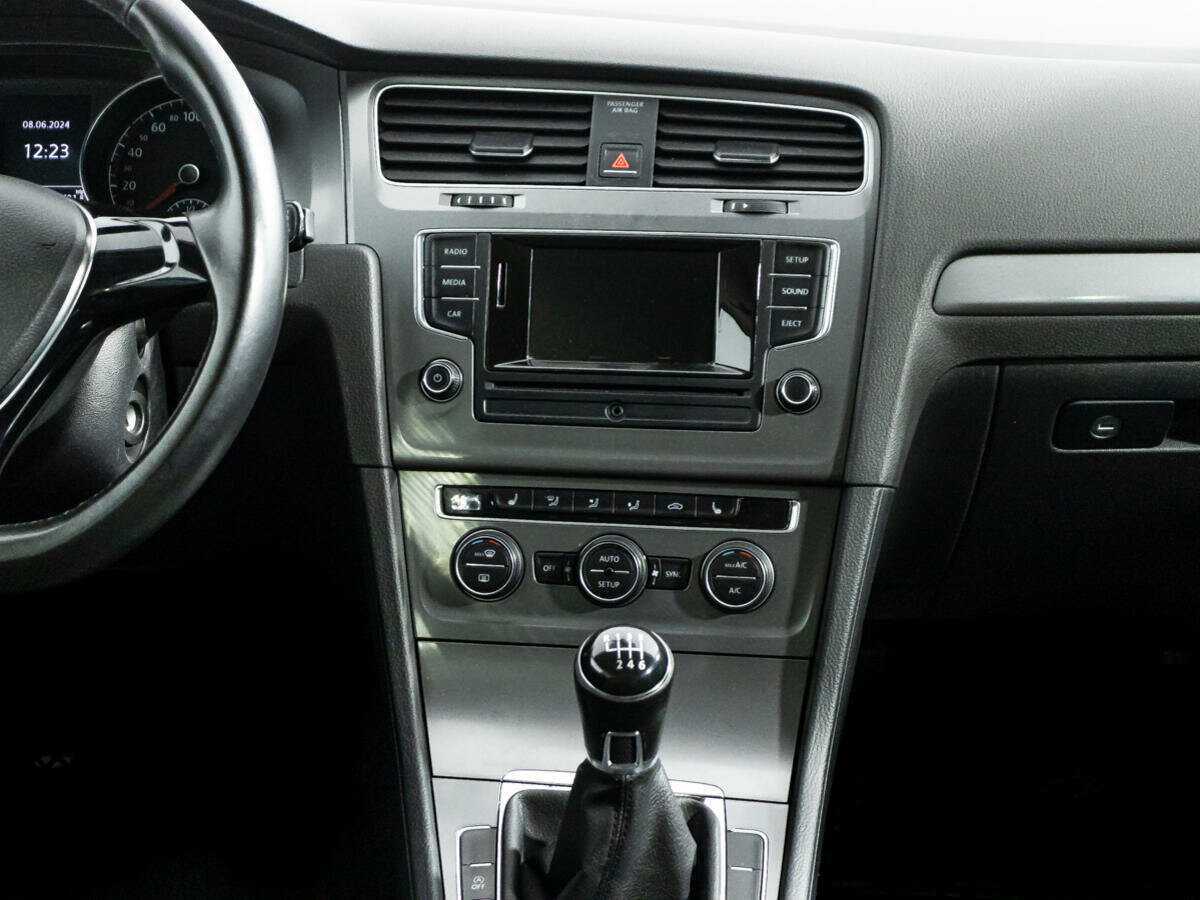 Volkswagen Golf с пробегом — 2013 год. Фото: #13