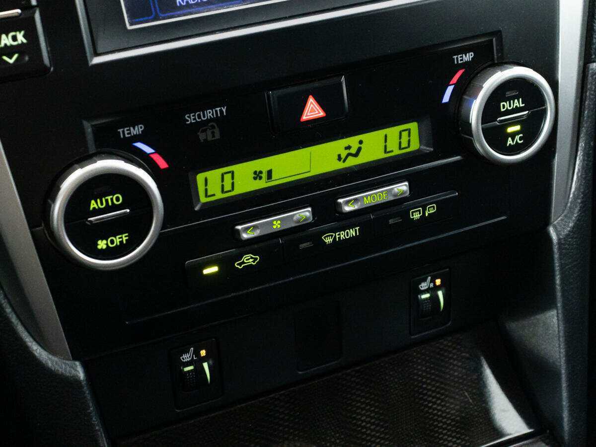 Toyota Camry с пробегом — 2014 год. Фото: #14