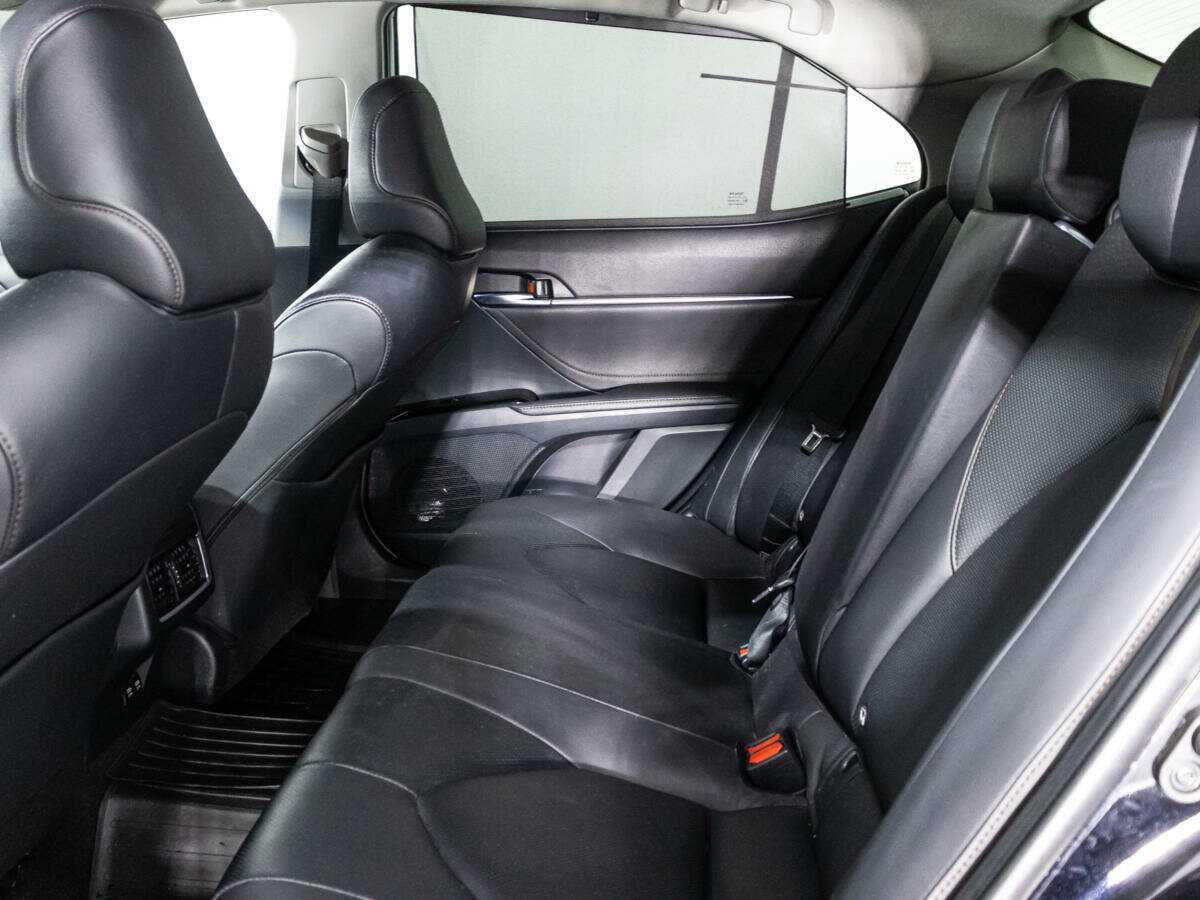 Toyota Camry с пробегом — 2018 год. Фото: #9