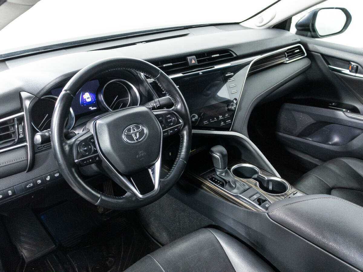 Toyota Camry с пробегом — 2018 год. Фото: #10