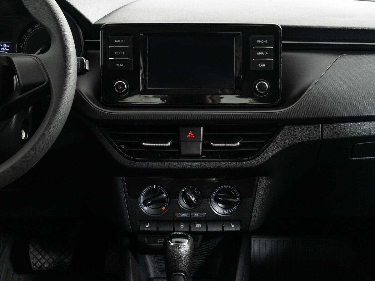 Skoda Rapid с пробегом — 2021 год. Фото: #12