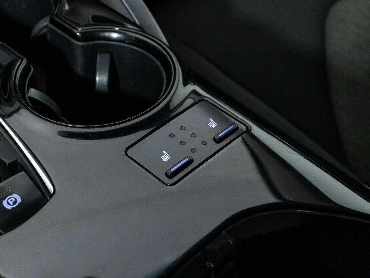 Toyota Camry с пробегом — 2019 год. Фото: #17