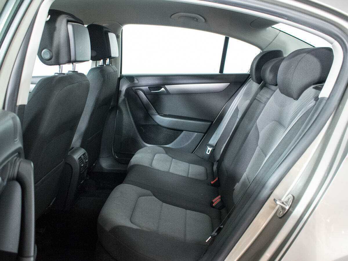 Volkswagen Passat с пробегом — 2012 год. Фото: #9