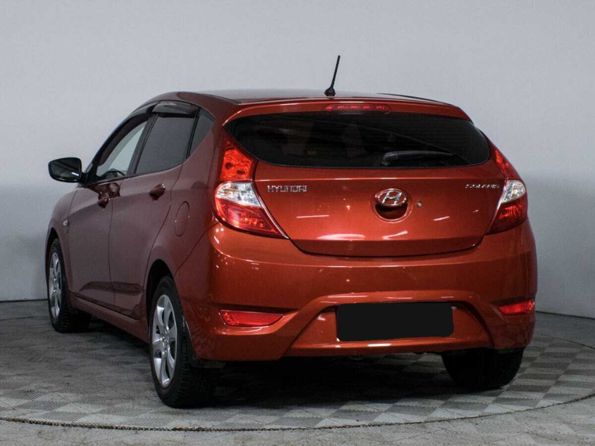 Hyundai Solaris с пробегом — 2012 год. Фото: #6