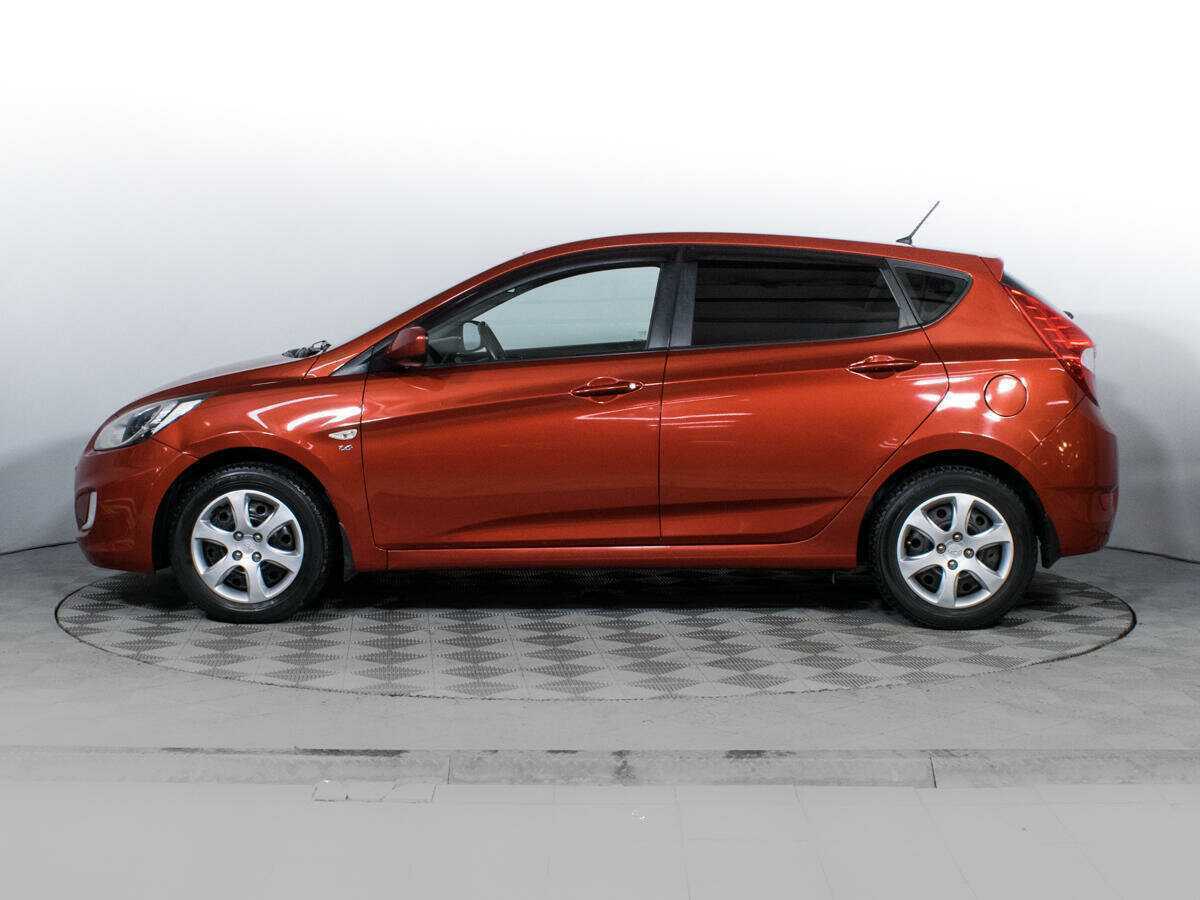 Hyundai Solaris с пробегом — 2012 год. Фото: #7