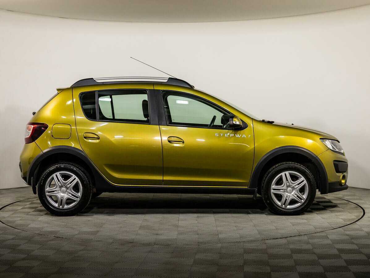 Renault Sandero с пробегом — 2017 год. Фото: #2