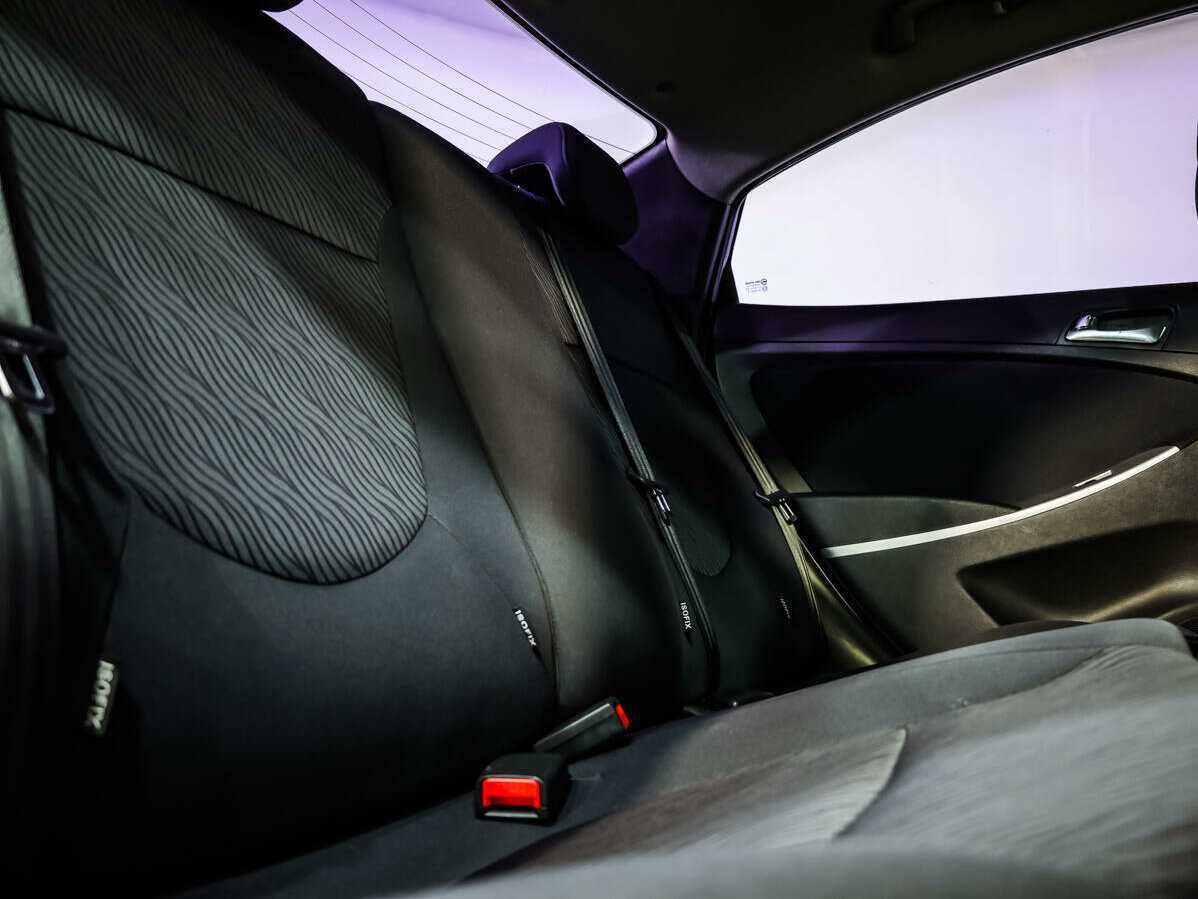 Hyundai Solaris с пробегом — 2012 год. Фото: #11