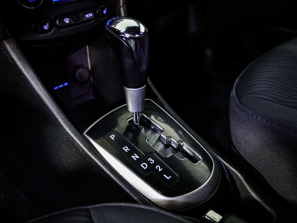 Hyundai Solaris с пробегом — 2012 год. Фото: #14