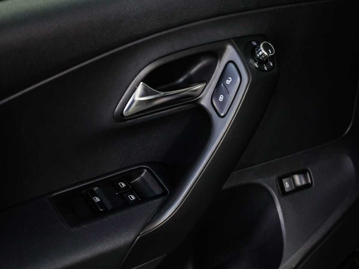 Volkswagen Polo с пробегом — 2016 год. Фото: #13