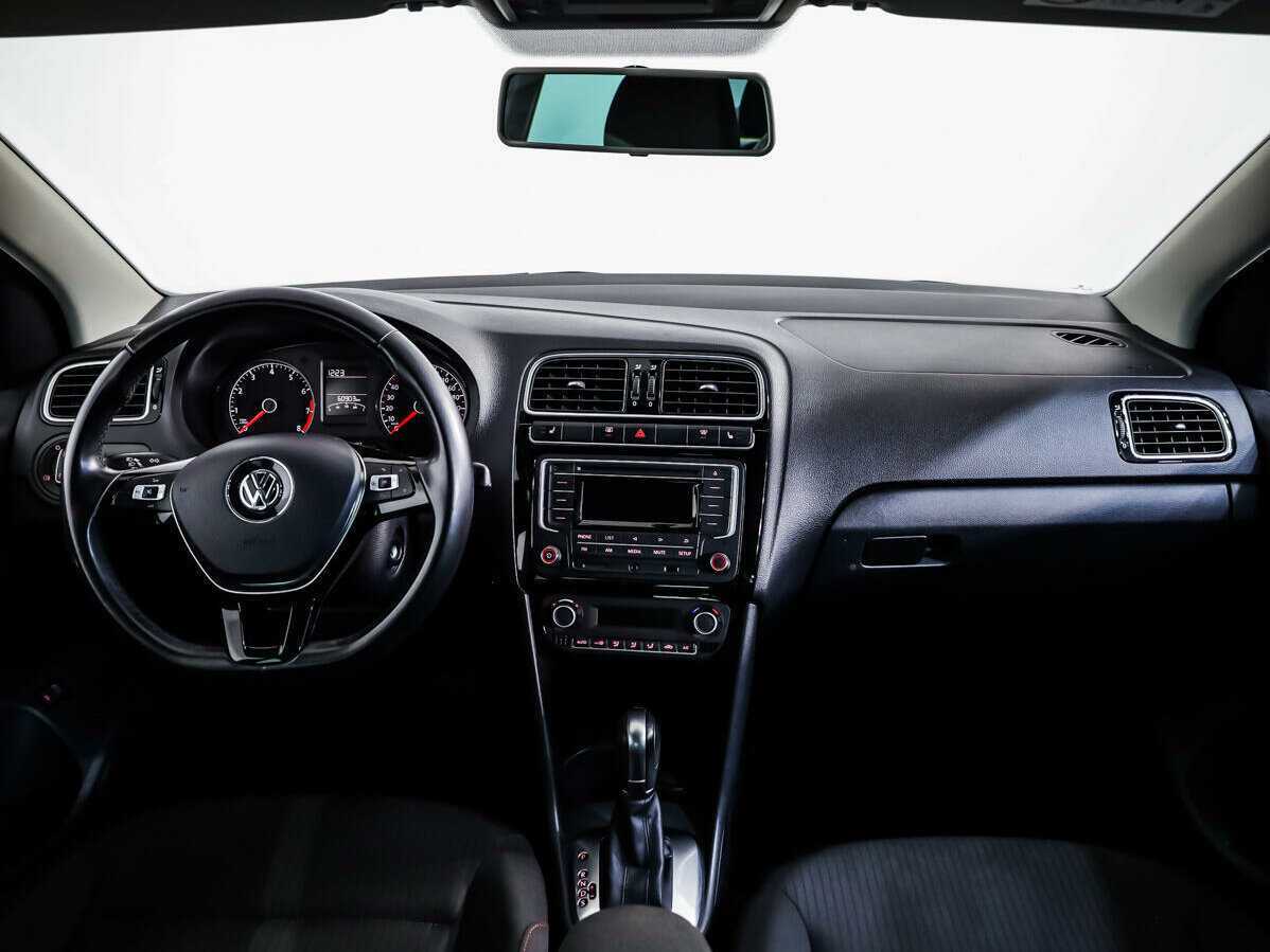 Volkswagen Polo с пробегом — 2017 год. Фото: #8