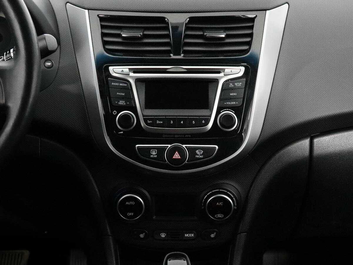 Hyundai Solaris с пробегом — 2015 год. Фото: #12