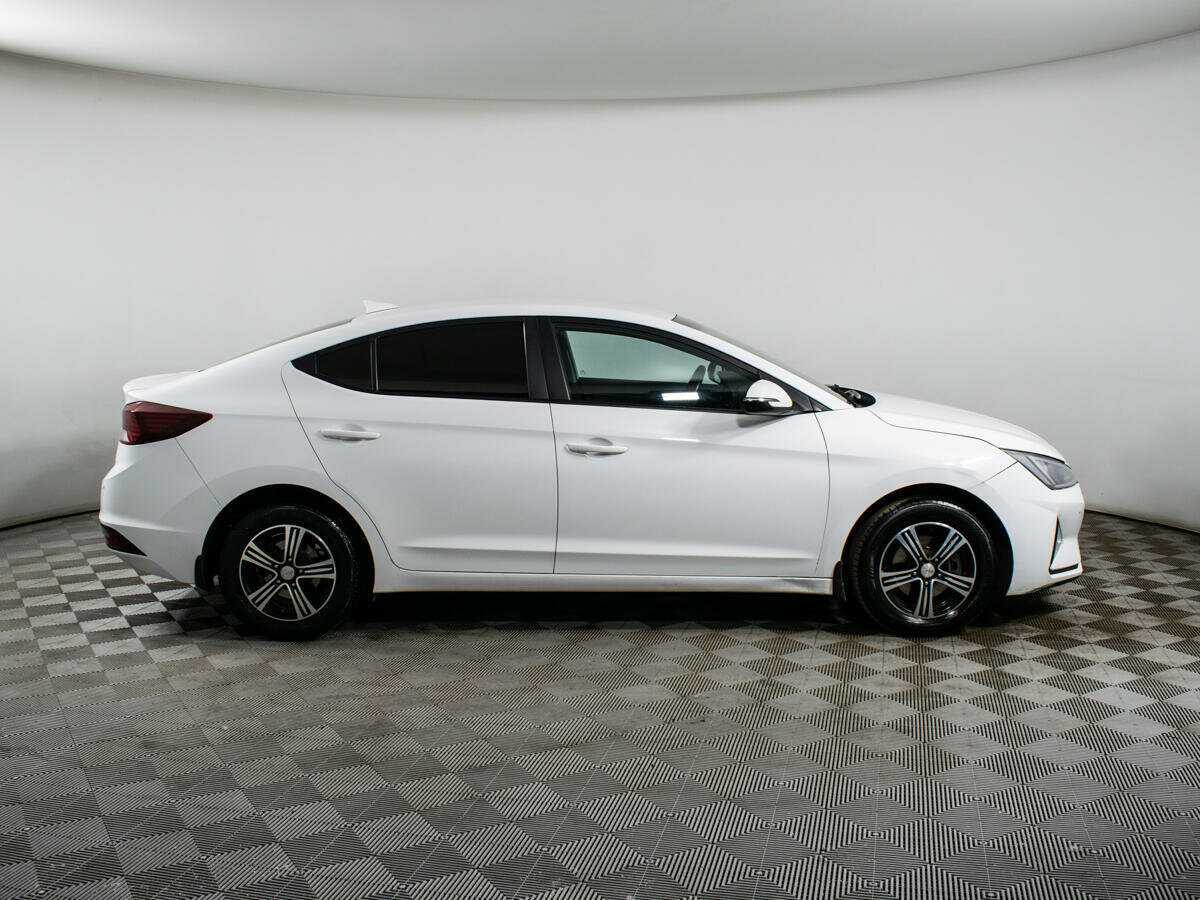 Hyundai Elantra с пробегом — 2019 год. Фото: #3