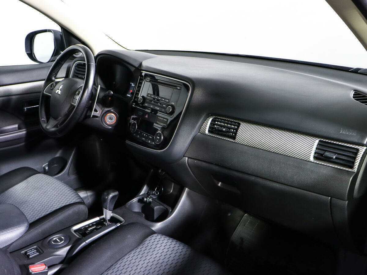 Mitsubishi Outlander с пробегом — 2013 год. Фото: #9