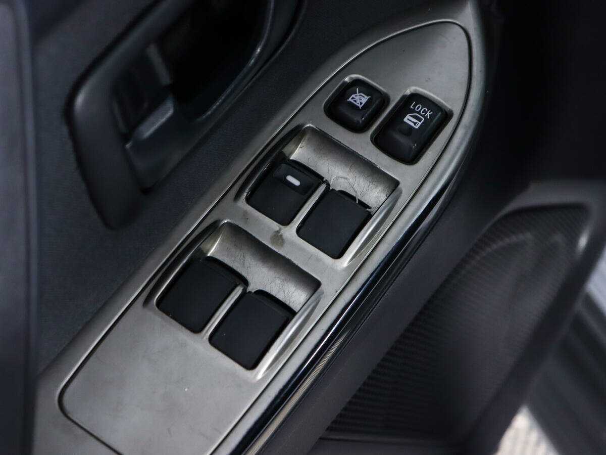 Mitsubishi Pajero с пробегом — 2012 год. Фото: #12