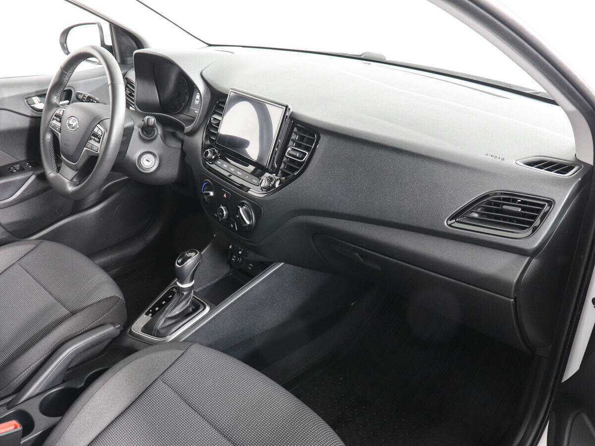 Hyundai Solaris с пробегом — 2021 год. Фото: #9