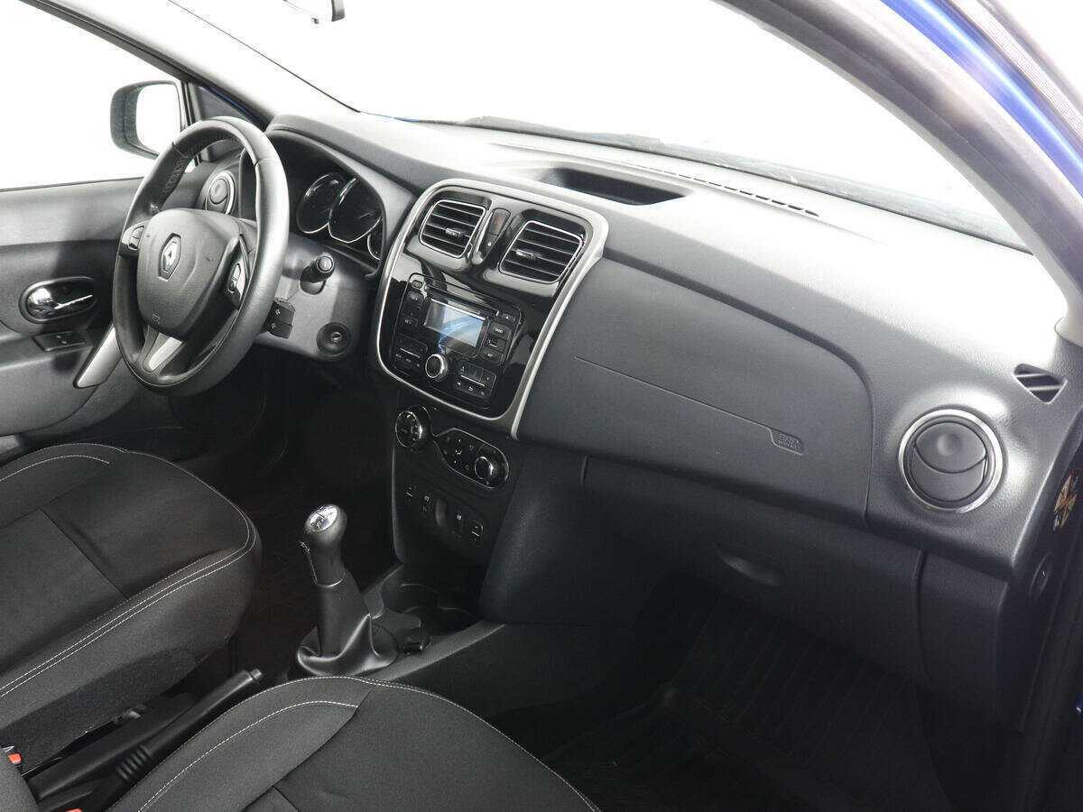 Renault Sandero с пробегом — 2016 год. Фото: #9