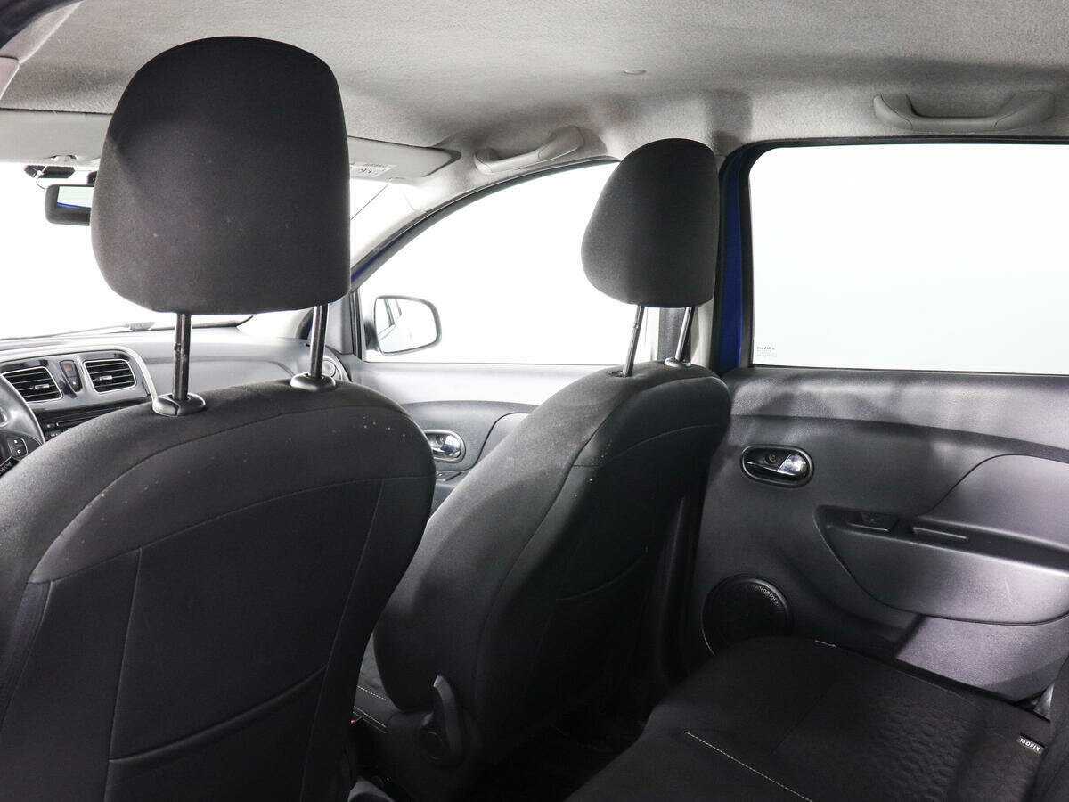 Renault Sandero с пробегом — 2016 год. Фото: #10