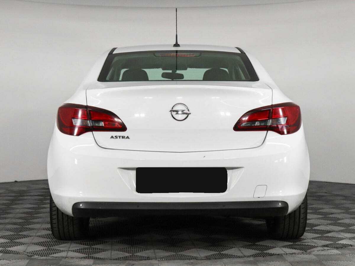 Opel Astra с пробегом — 2013 год. Фото: #5