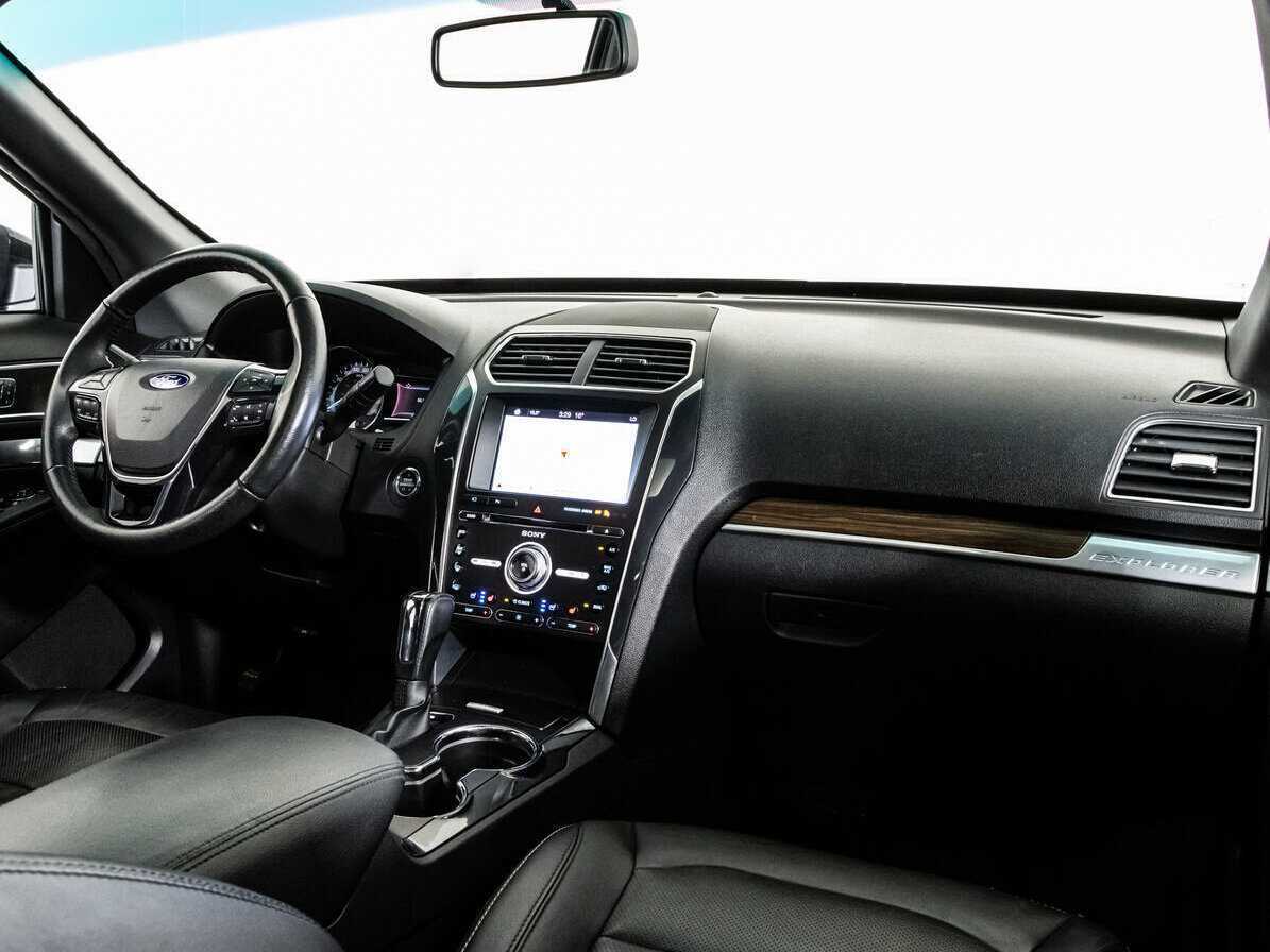 Ford Explorer с пробегом — 2016 год. Фото: #6