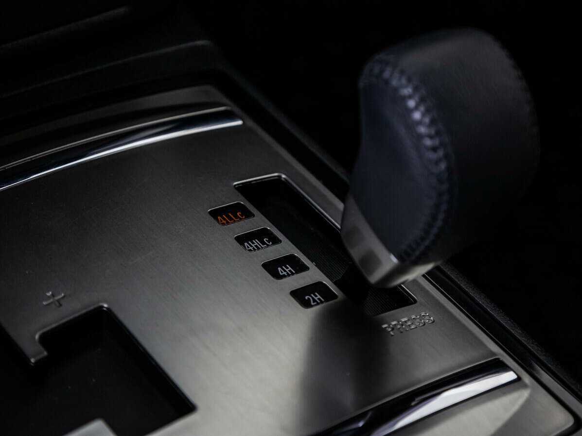 Mitsubishi Pajero с пробегом — 2017 год. Фото: #14