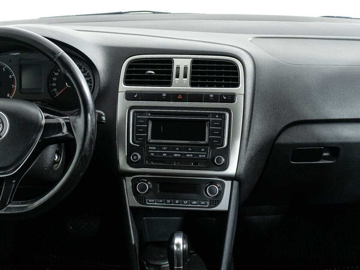 Volkswagen Polo с пробегом — 2017 год. Фото: #13