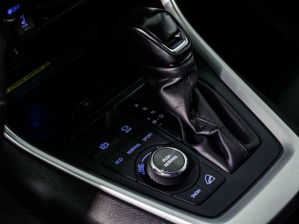 Toyota RAV4 с пробегом — 2021 год. Фото: #15