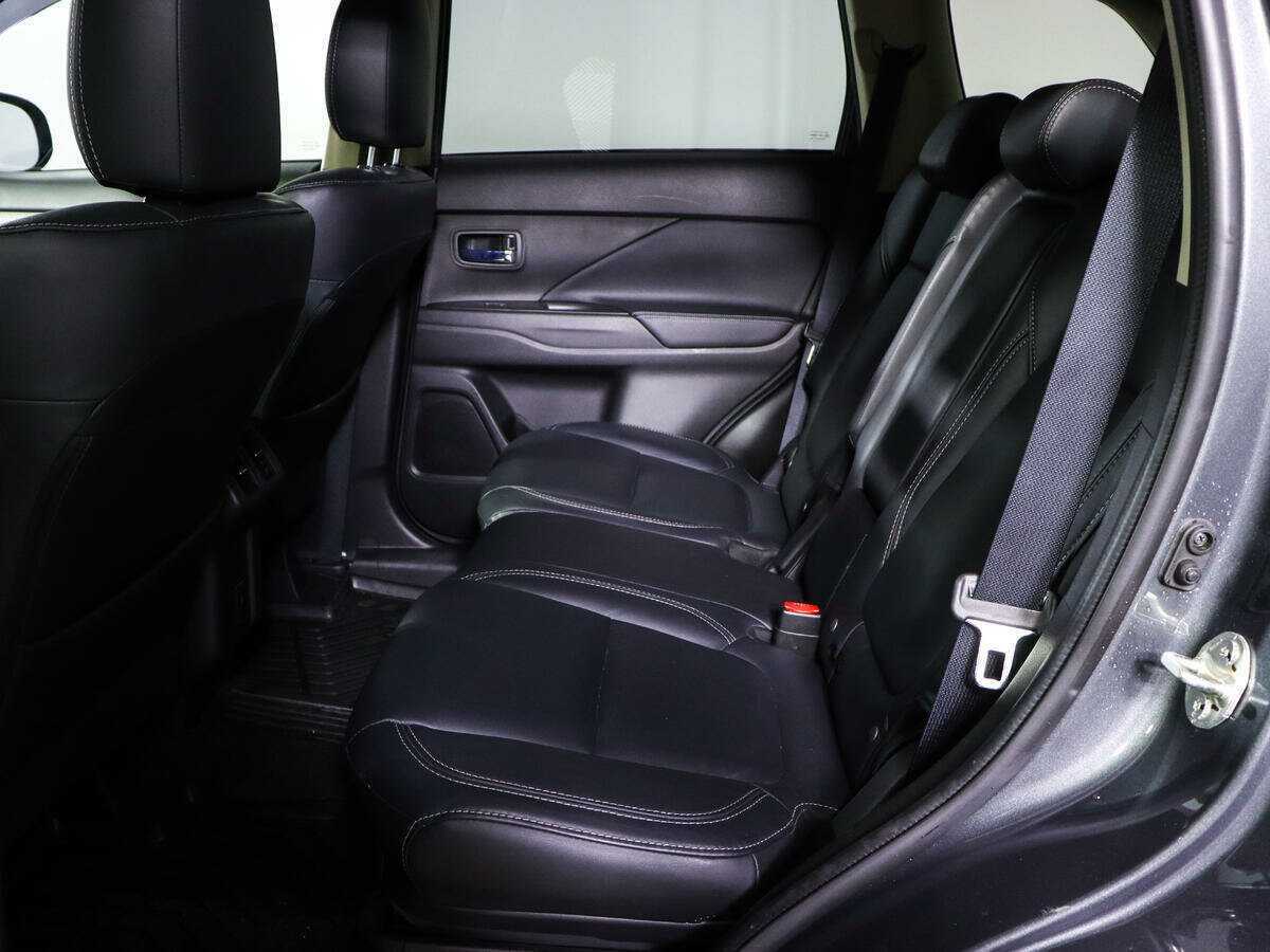 Mitsubishi Outlander с пробегом — 2020 год. Фото: #9