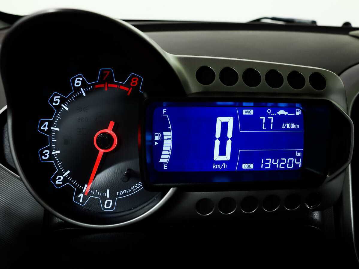 Chevrolet Aveo с пробегом — 2014 год. Фото: #8