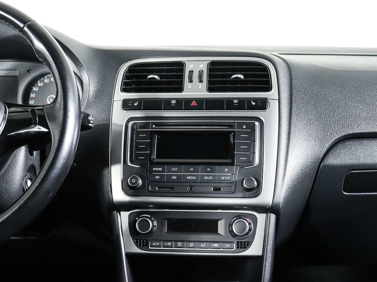 Volkswagen Polo с пробегом — 2016 год. Фото: #11