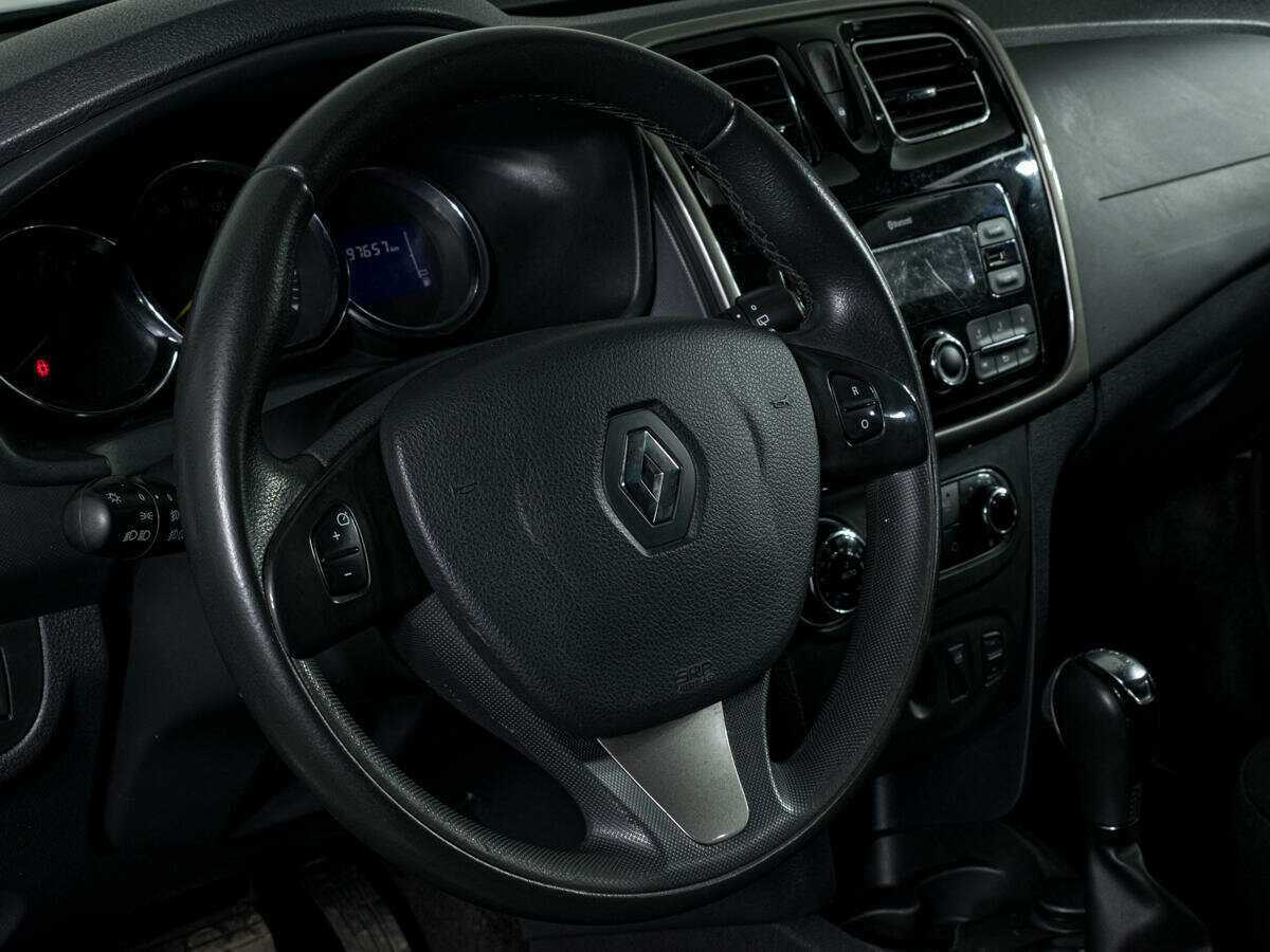 Renault Sandero с пробегом — 2017 год. Фото: #13