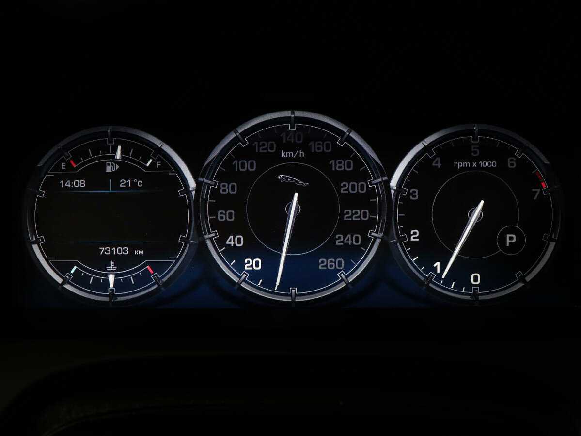 Jaguar XJ с пробегом — 2014 год. Фото: #8