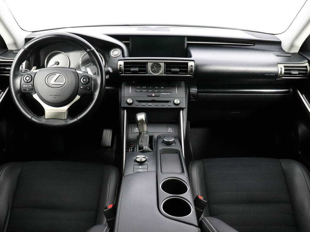 Lexus IS с пробегом — 2015 год. Фото: #15