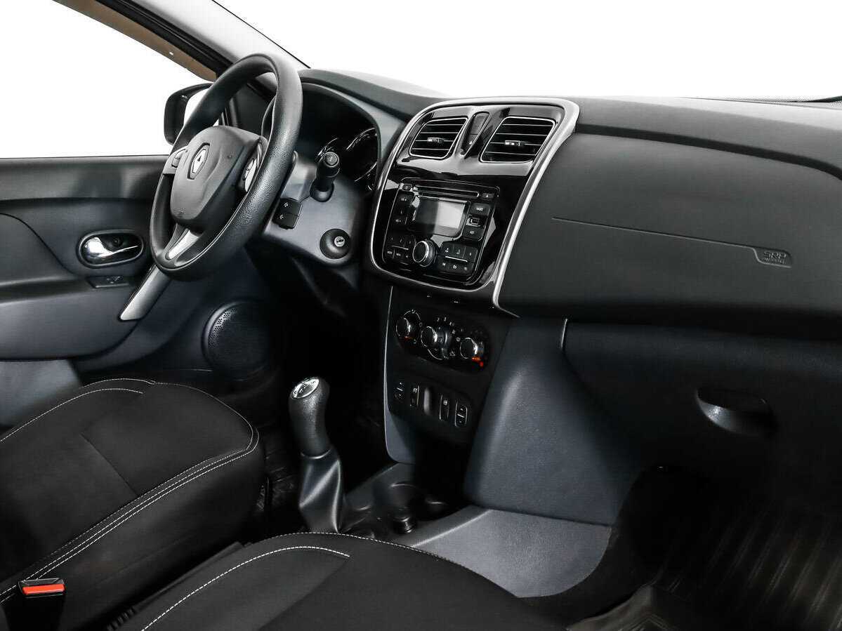 Renault Logan с пробегом — 2014 год. Фото: #10