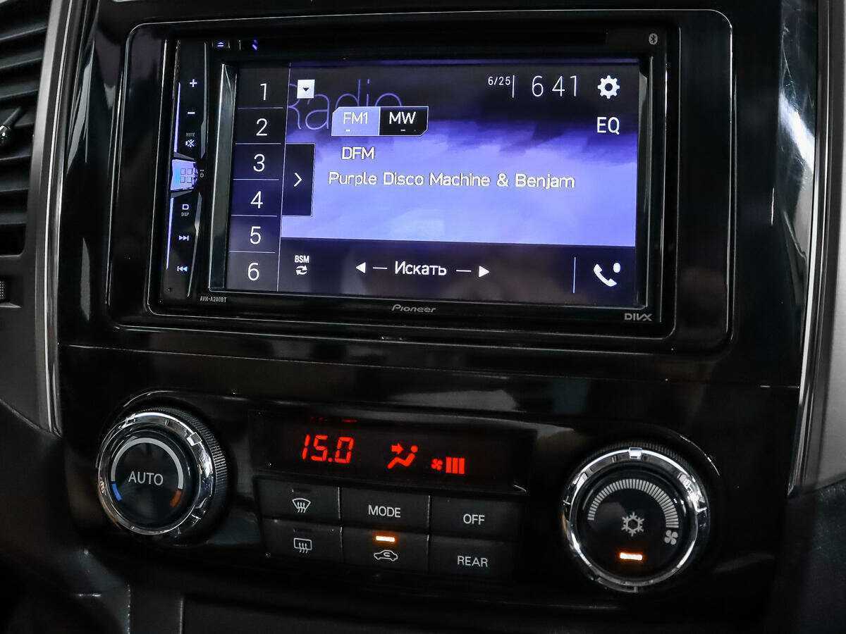 Mitsubishi Pajero с пробегом — 2015 год. Фото: #13