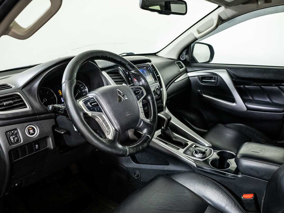 Mitsubishi Pajero Sport с пробегом — 2018 год. Фото: #10