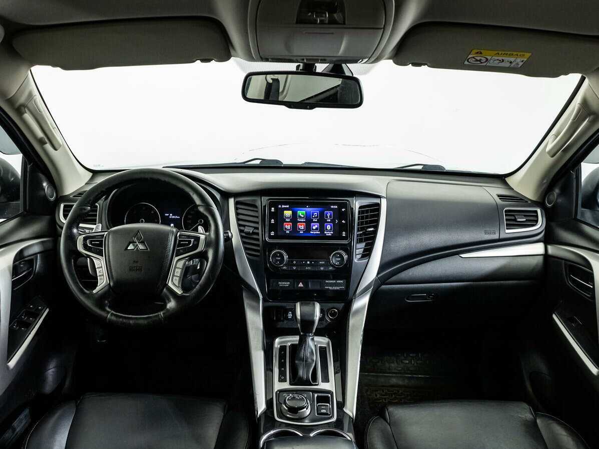 Mitsubishi Pajero Sport с пробегом — 2018 год. Фото: #12