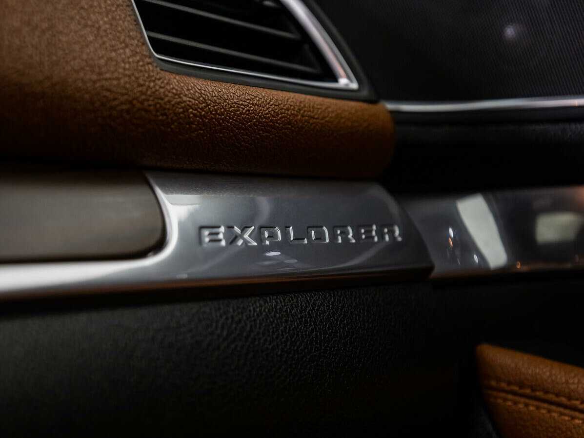 Ford Explorer с пробегом — 2016 год. Фото: #19