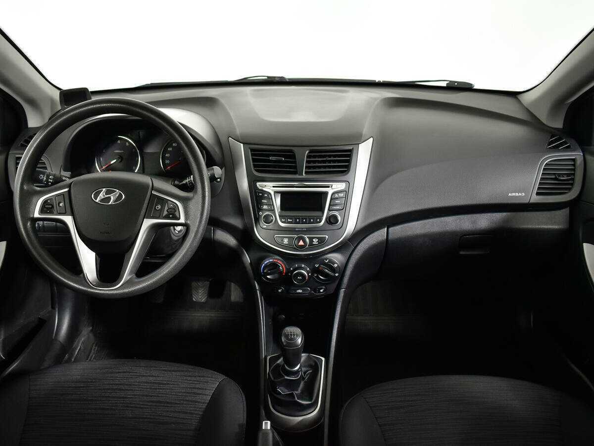 Hyundai Solaris с пробегом — 2015 год. Фото: #11