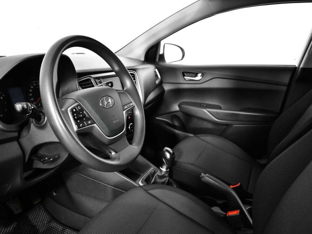 Hyundai Solaris с пробегом — 2021 год. Фото: #10